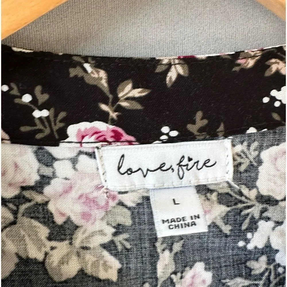 🎉5 for $45 🎉Love Fire Top Blouse Shirt Size L Floral